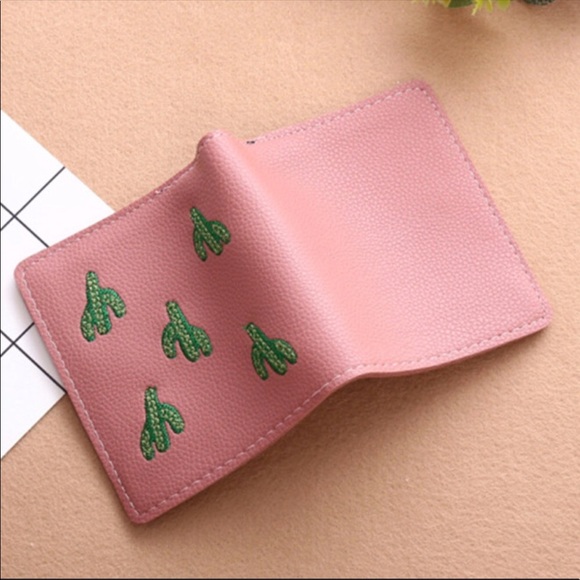 Cactus Print B-Fold Vegan Leather Wallet - Picture 7 of 8